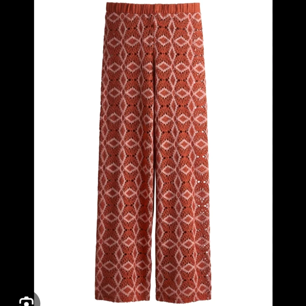 *LAST CHANCE* THE WHITE LOTUS x H&M CROCHETED PANTS, Orange Crochet Pants - Picture 4 of 12